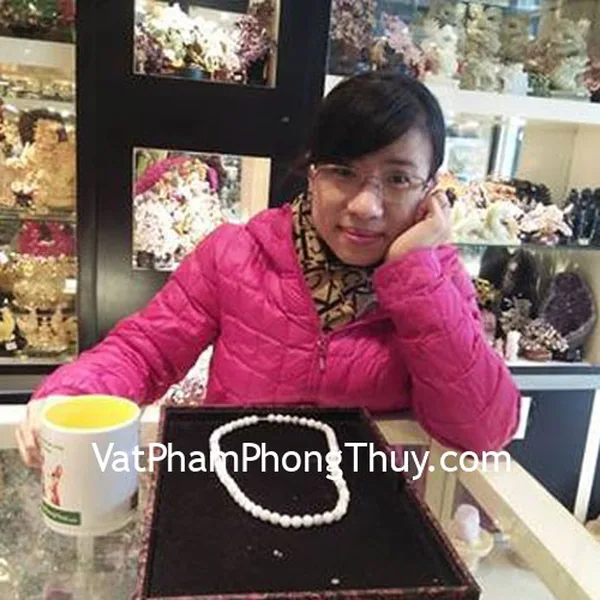 Chị Hương - khách hàng mua chuỗi đeo cổ phỉ thuý S6145