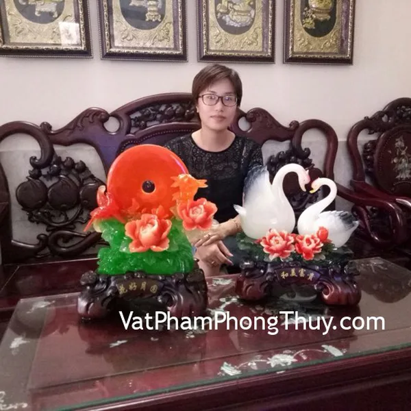 Chị Ngọc - khách hàng mua cặp thiên nga trắng C201A, mẫu đơn trăng hồng C193A