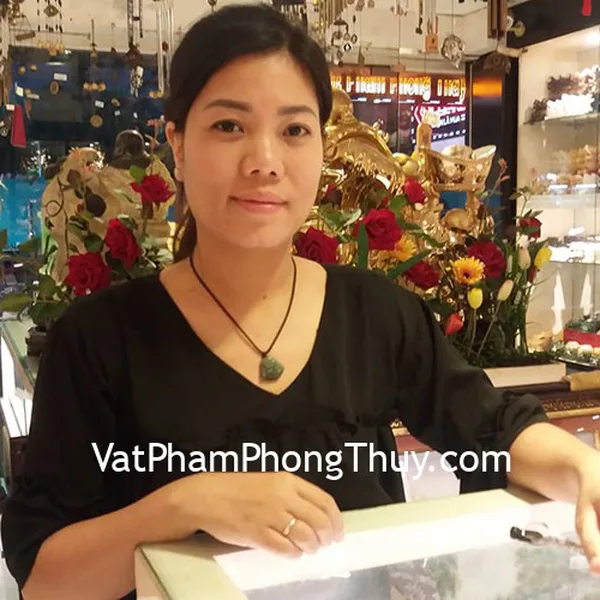 Chị Lan Anh - khách hàng mua phật phỉ thúy nhỏ S6885