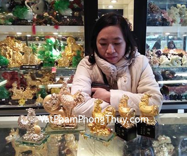 Chị Mai- khách hàng mua tượng gà phong thuỷ